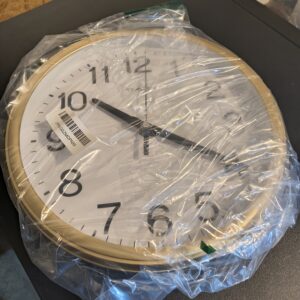 127 18" Gold Non-Ticking Silent Wall Clock – Battery Operated, Large Dial Analog Quartz, Modern Home & Office Décor